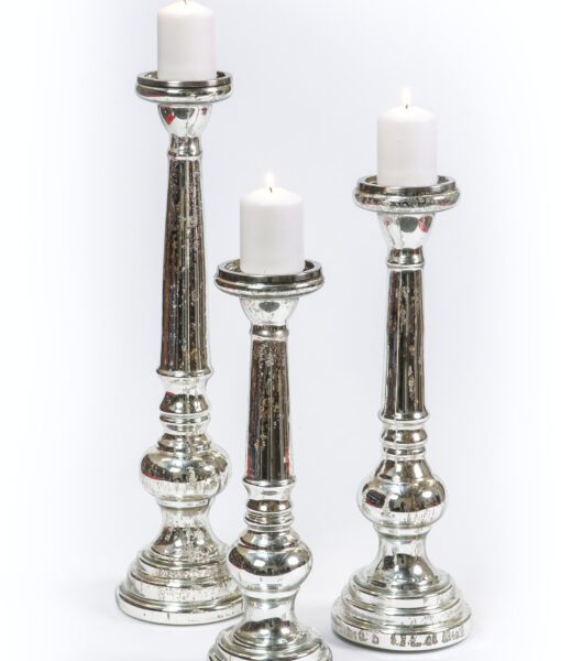 Glass candle holder gold are elegant and they are perfect to dress a table.
