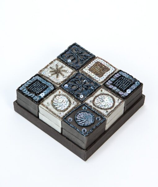 These mini trinket boxes are gorgeous and a great way to pack a small gift.