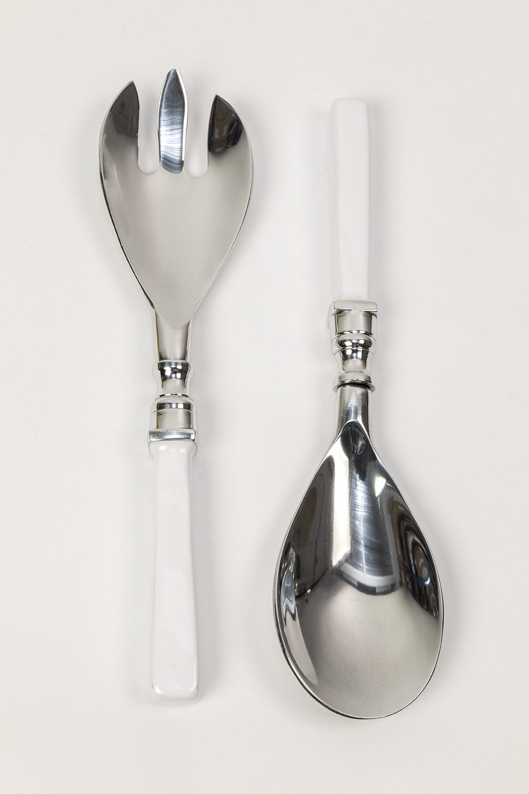 Our recycled aluminium salad servers white are elegant & eco friendly too.
