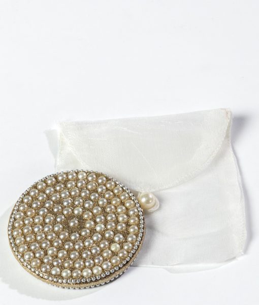 This pearl mirror looks smart and elegant. It is a perfect gift for a lady.